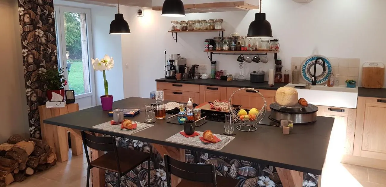 L'Eau Qui Dort - Chambres Et Tables D'Hotes Pleslin-Trigavou Bed & Breakfast