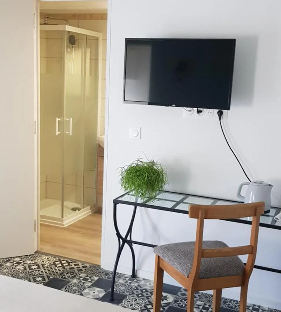 L'Eau Qui Dort - Chambres Et Tables D'Hotes Pleslin-Trigavou Bed & Breakfast